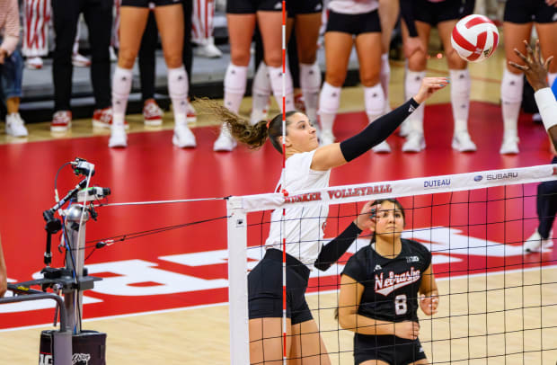 01_Merritt Beason_VB vs Wisconsin 1021